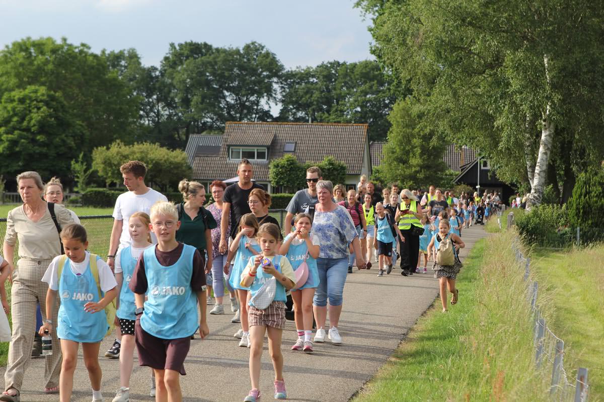 Eerste avond Avondvierdaagse Wezep 2026: een prachtige start!
